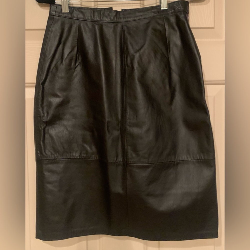 Genuine Leather skirt with back snap at natural waist